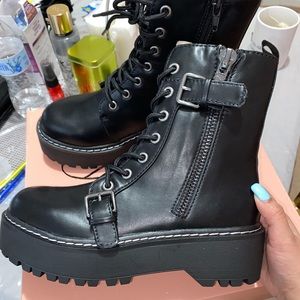 Combat boots